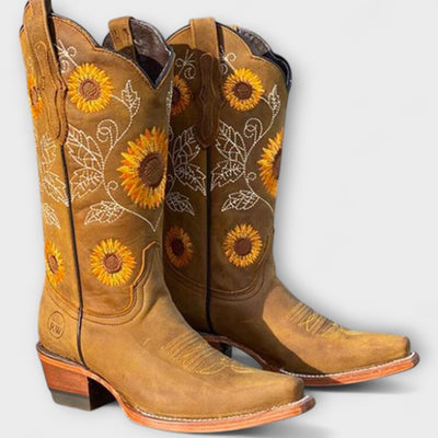 Victoria | Chic Western-Inspired Boots